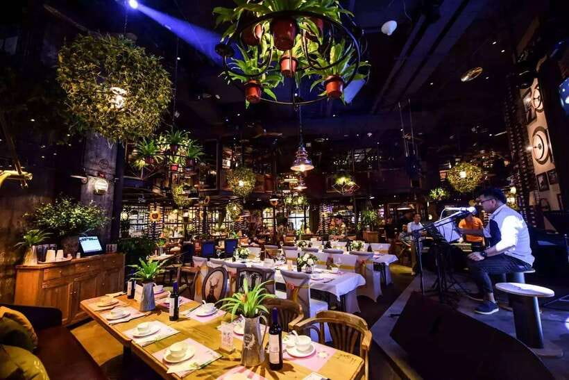 Shanghai bar hopping tour in the former french concession - Why the Former French Concession works so well at night