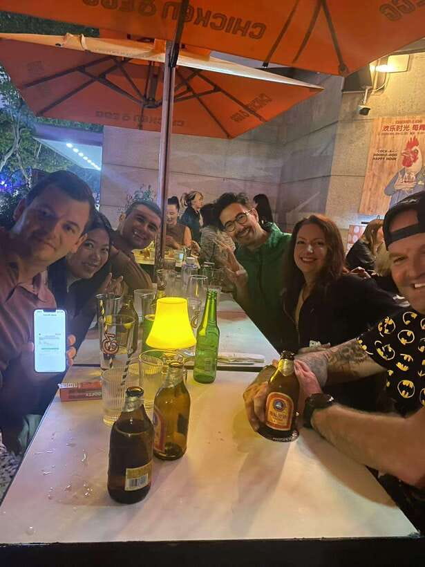 Shanghai bar hopping tour in the former french concession - Meeting Jill at Chicken&egg on Fumin Road