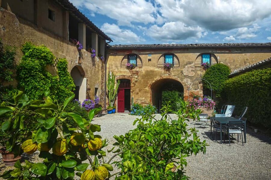 Siena: Organic Winery Tour and Wine Tasting - Key points at a glance