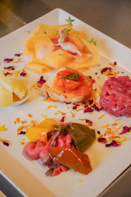 Siena: winery tour, wine tasting and lunch - Inside the cellar, from grape to bottle