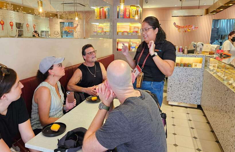 Singapore: Chinatown Hawker Guided 8-Dish Tasting Tour - The first stop: getting oriented in Chinatown