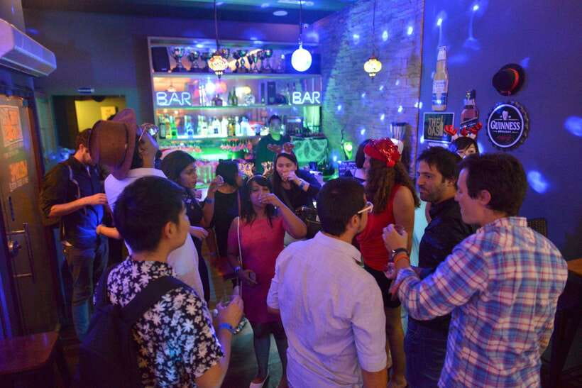 Singapore Pub Crawl - Party like a Local - Who will enjoy this most