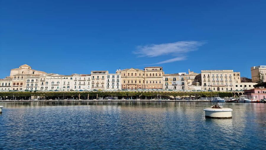 Siracusa: Ortigia & Sea Caves Boat Tour w/ Prosecco & Fruit - Who will enjoy this most?