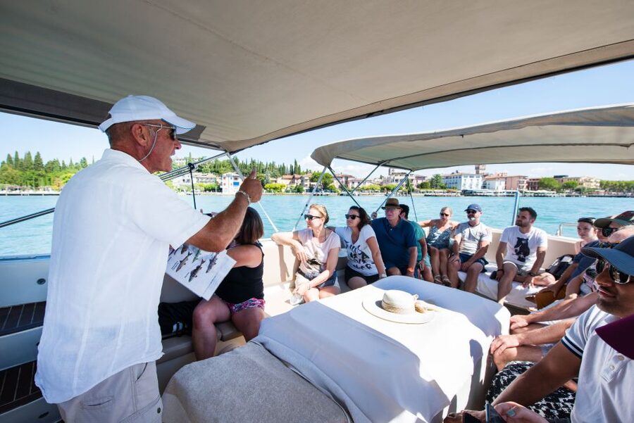 Sirmione: Scenic Afternoon Boat Cruise with Prosecco & Snack - One hour in Salò