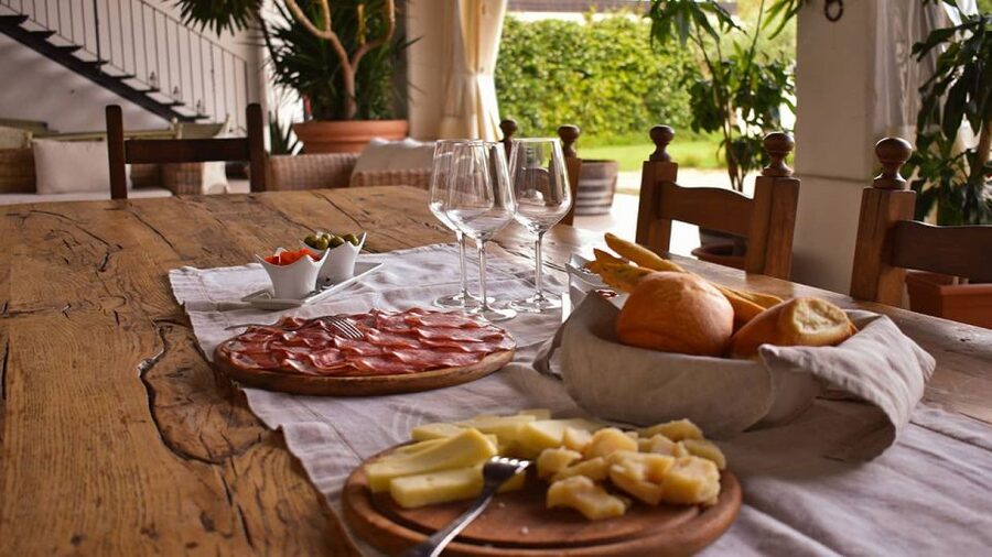 Sirmione: Vineyard Tour with Lugana Wines and Local Tastings - The three-wine tasting and local food
