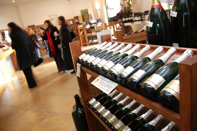 Small-Group Kumeu Wine Country Tour with Wine Tastings & Lunch - The 12pm start and small van setup