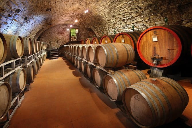 Small-Group Wine Tasting Experience in the Tuscan Countryside - The second estate adds food to the wine