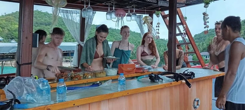 Snorkeling Tour with meals and BBQs - Cocktail - Sunset⭐⭐⭐⭐⭐ - Four snorkeling stops around Koh Tao