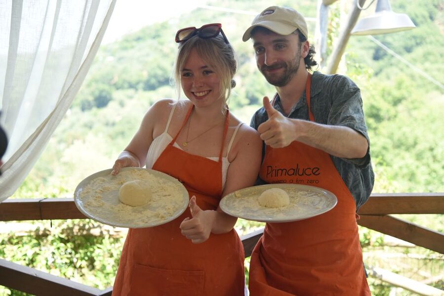 Sorrento: Pizza Lesson, Wine, and Limoncello at a Local Farm - What arrives at the table after the oven