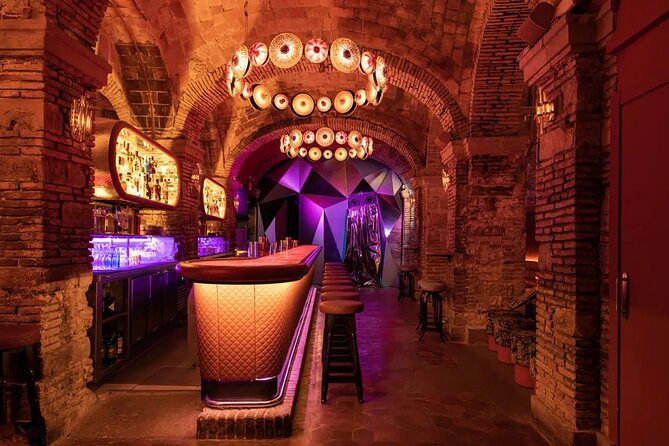 Speakeasy Bar Tour & VIP Nightclub - Flaherty’s Irish Pub starts the evening at 7 pm