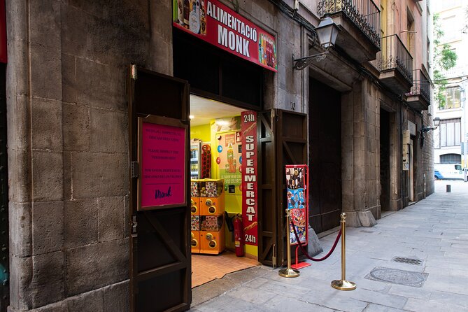 Speakeasy Bar Tour & VIP Nightclub - Supermercat hides behind a vending machine