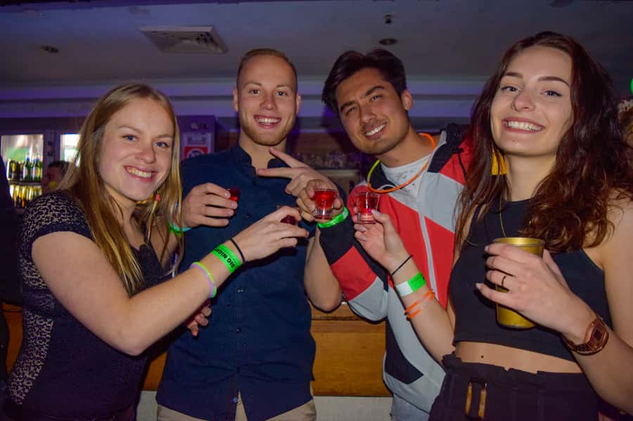 Sydney: Big Night Out Pub Crawl with Local Party Hosts - Games, prizes, photos, and party items