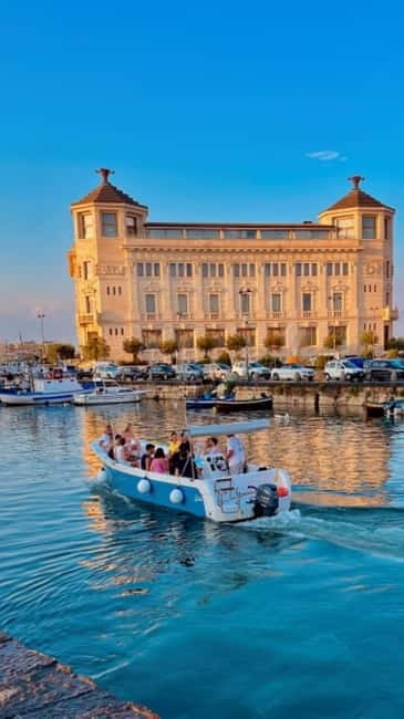 Syracuse: Ortigia Island & Sea Cave Boat Tour with Prosecco - The swim stop near Fonte Aretusa