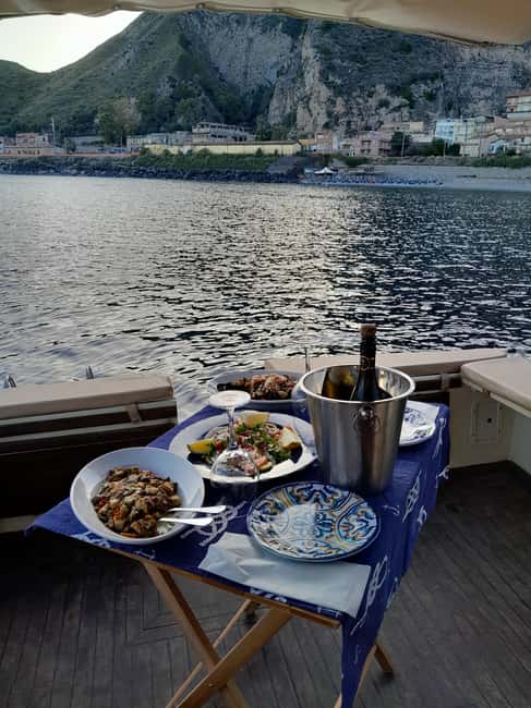 Taormina: Isola Bella Boat Tour with Prosecco Onboard - Why seeing Isola Bella from a boat works so well