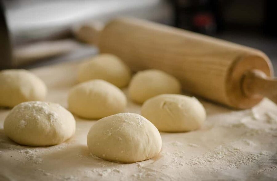 Taormina: Pizza Making Class with Lunch and Wine Tasting - Making pasta and pizza in the center of Taormina