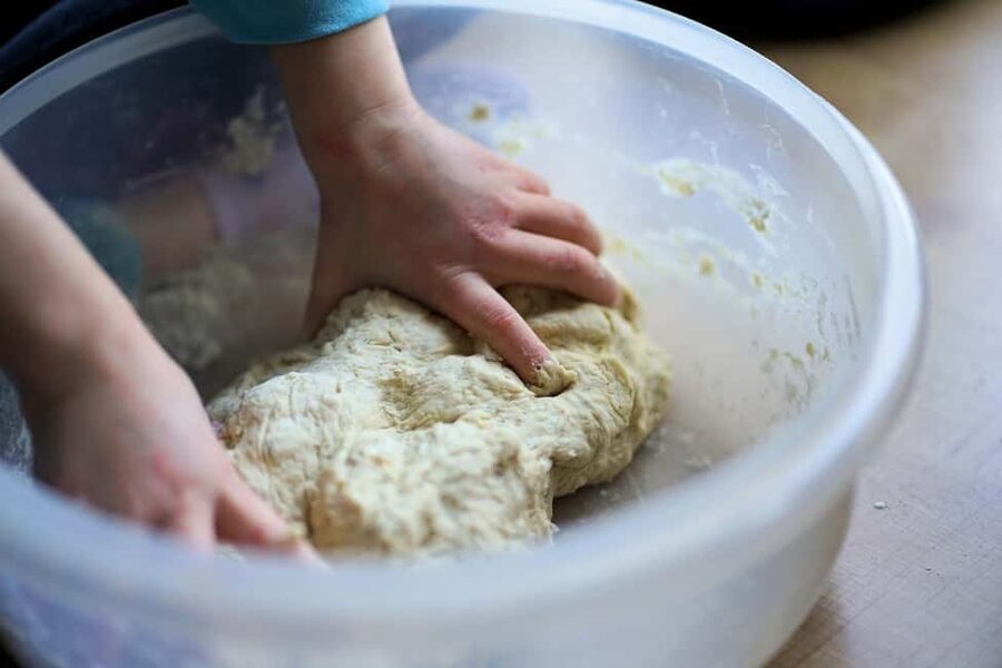 Taormina: Pizza Making Class with Lunch and Wine Tasting - Eating together at the end of the class