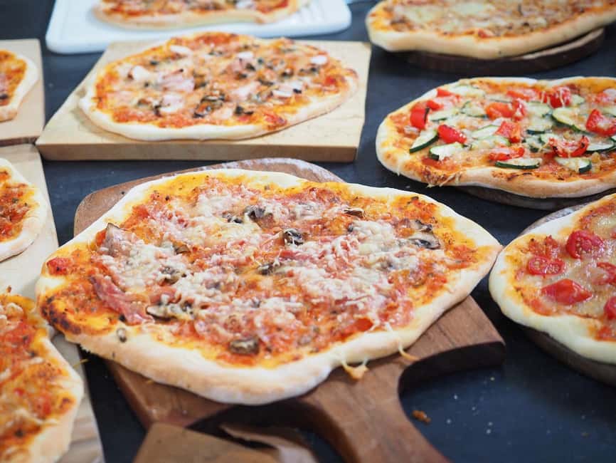 Taormina: Pizza Making Class with Lunch and Wine Tasting - Meeting the chef near Porta Messina