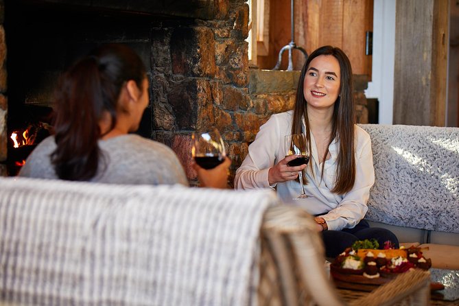 Taste of Waiheke Food and Wine Tour - Batch Winery combines lunch with the first wine stop