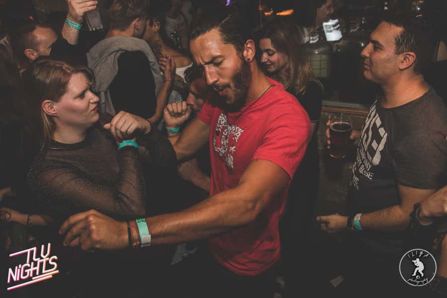 Tel Aviv: Pub Crawl with 4 Stops and Free Shots - Walking, group pace, and practical comfort