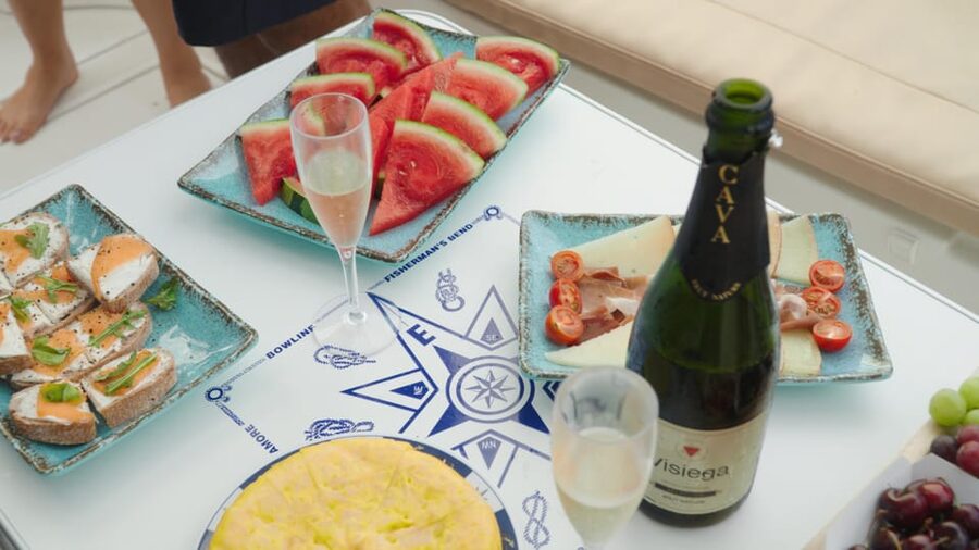 Tenerife: Shared Yacht Cruise with Champagne and Tapas - Returning with more views and wildlife chances