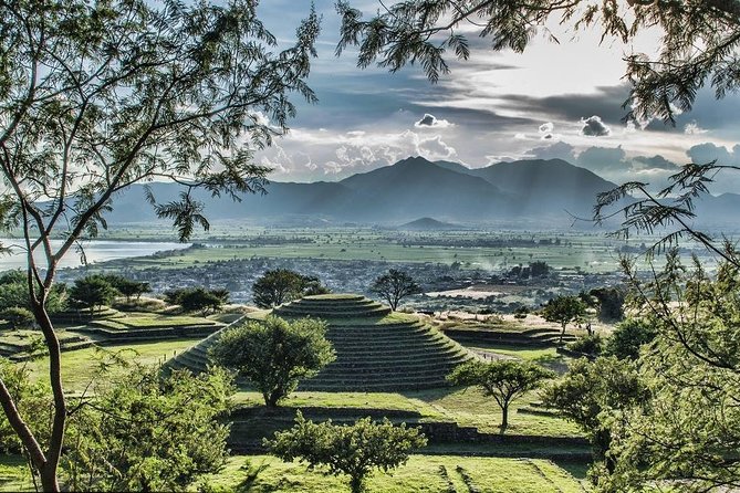 The Fire TOUR - Pyramids, Volcanoes, Agaves & Tequila - Reading the ruins with the right guide