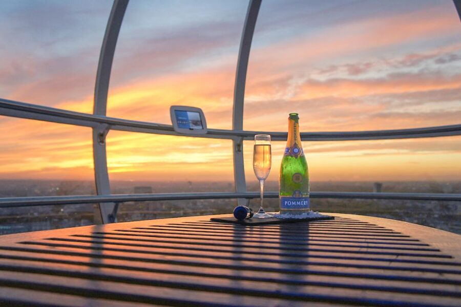 The London Eye Champagne Experience - The 30-minute flight above London
