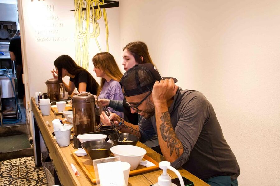 Tokyo: Ramen Tasting Tour with 6 Mini Bowls of Ramen - What the guide adds