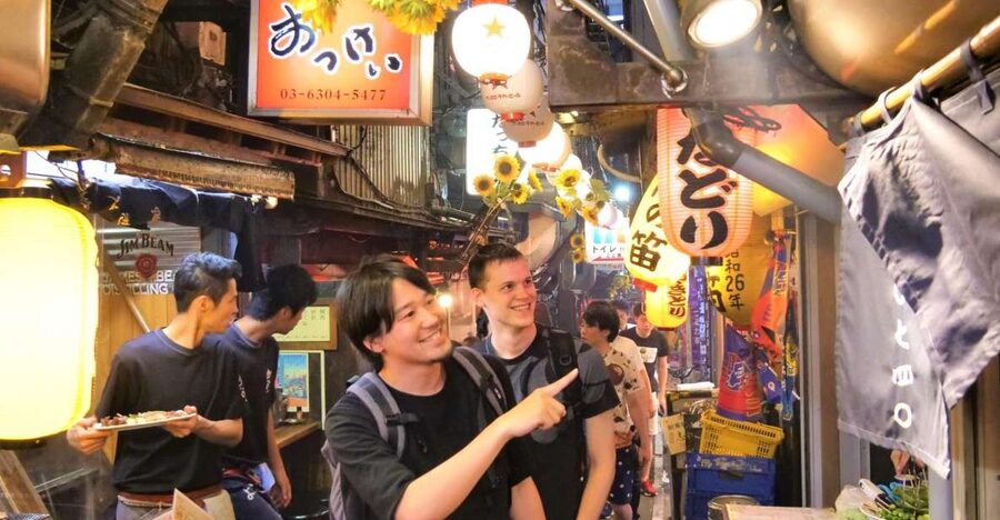 Tokyo: Shinjuku Bar Hopping with All-You-Can-Drink & Dinner - Why Shinjuku is easier with a guide at night