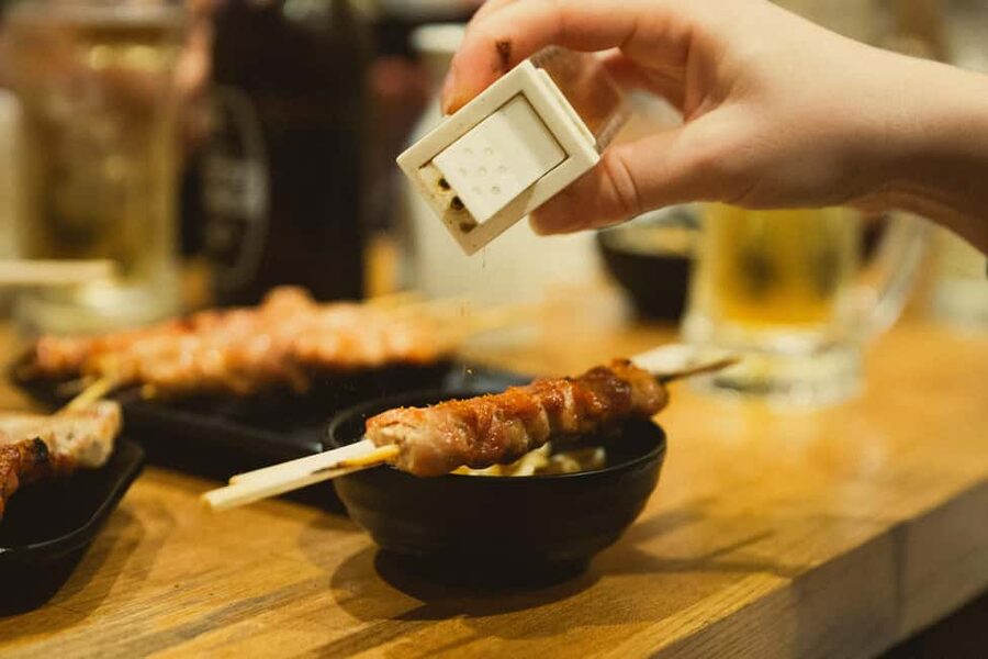 Tokyo: Shinjuku Izakaya and Golden Gai Bar Hopping Tour (2h) - Kabukicho: neon, karaoke, and a changing nightlife district