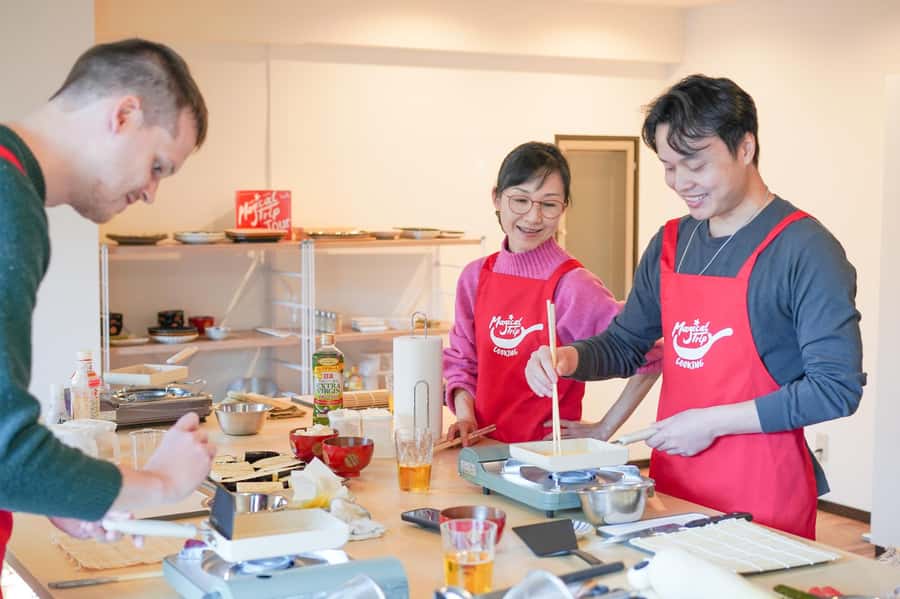 Tokyo: Sushi Cooking Class with Sake Tasting - Why the supermarket visit matters
