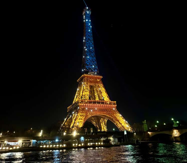 Top Private Cruises in Paris with Champagne + more surprises - Key points to know before booking