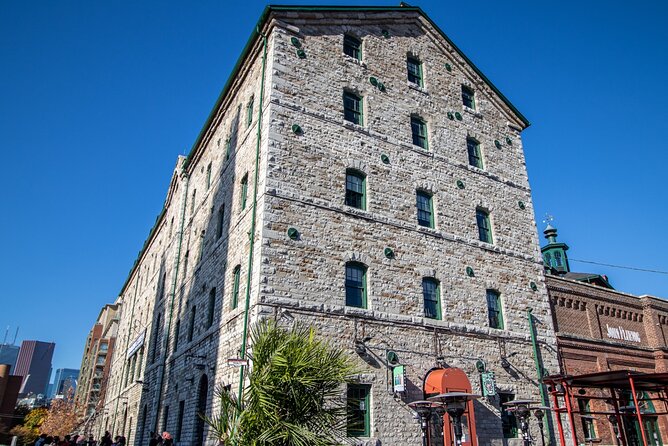 Toronto Distillery District Walking Tour - Why the small group limit matters