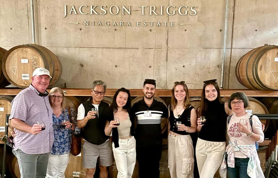Toronto: Niagara-on-the-Lake, Wine Tasting & Chocolate Tour - A wine-country day instead of Niagara Falls