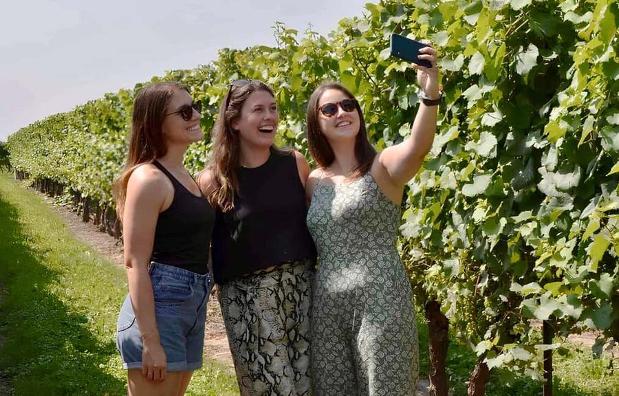 Toronto: Niagara-on-the-Lake, Wine Tasting & Chocolate Tour - Early pickup and the ride from Toronto