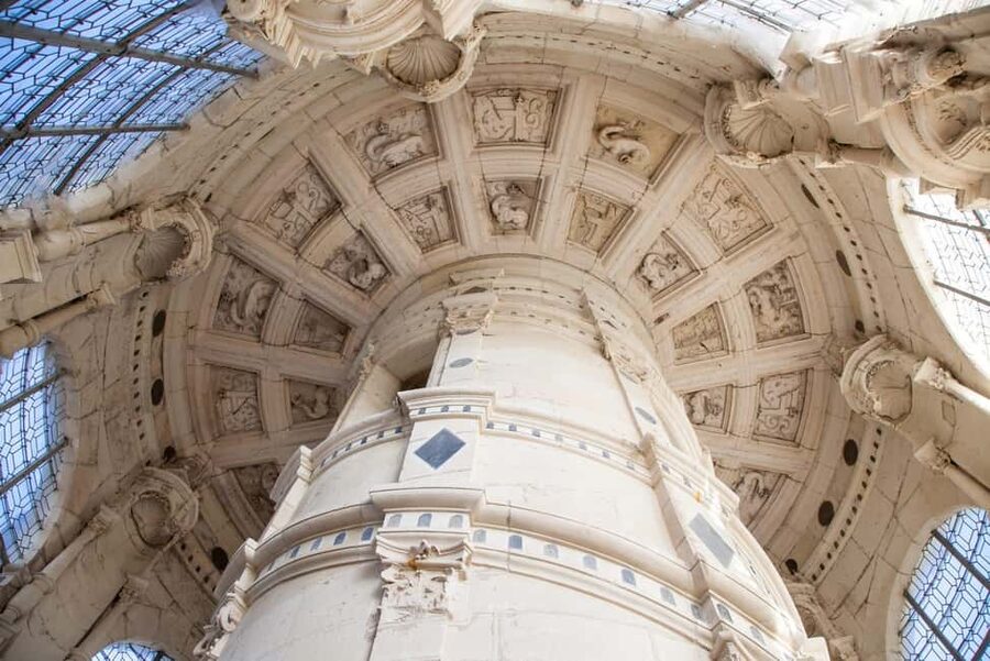 Tours/Amboise: Chambord, Chenonceau Day Trip & Wine Tasting - What the small-group format changes