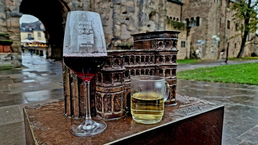 Trier: Guided City Walk with Wine Tasting - Market Cross and the central square