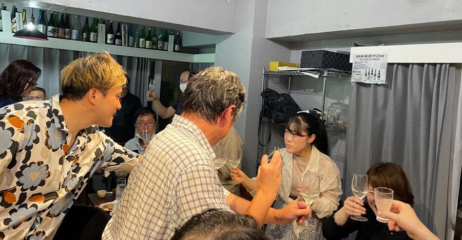 Tsukiji: Unlimited Sake Tasting Experience - How the sake tasting unfolds