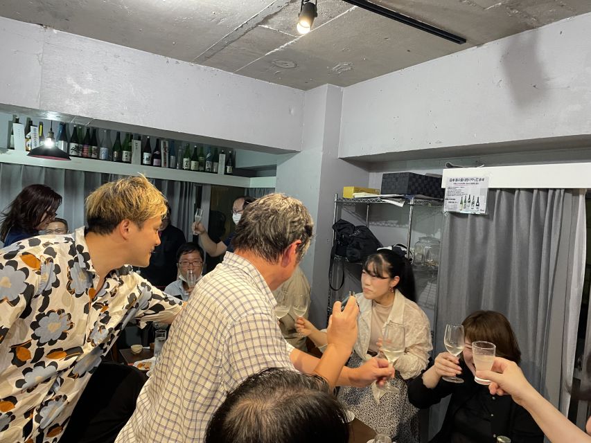 Tsukiji: Unlimited Sake Tasting Experience - Cheese, rice crackers, and light pairings