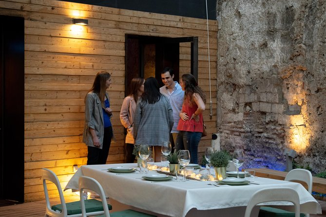Valencia Old Town Tour with Wine & Tapas in 11th Century Historic Monument - Barrio del Carmen and the long dining session