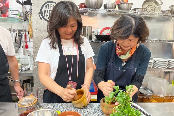 Valencian Paella Cooking Class, Tapas & Sangria - Evening - Learning what makes paella Valencian