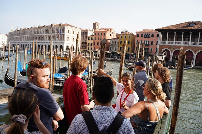 Venice Like a Local: Food, Wine & Spritz Tour with Traghetto Ride - Why cicchetti are the right way to eat in Venice