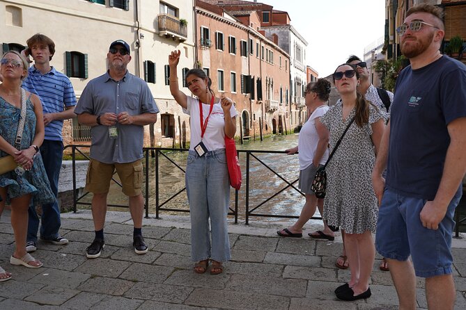 Venice Like a Local: Food, Wine & Spritz Tour with Traghetto Ride - Crossing the Grand Canal by traghetto