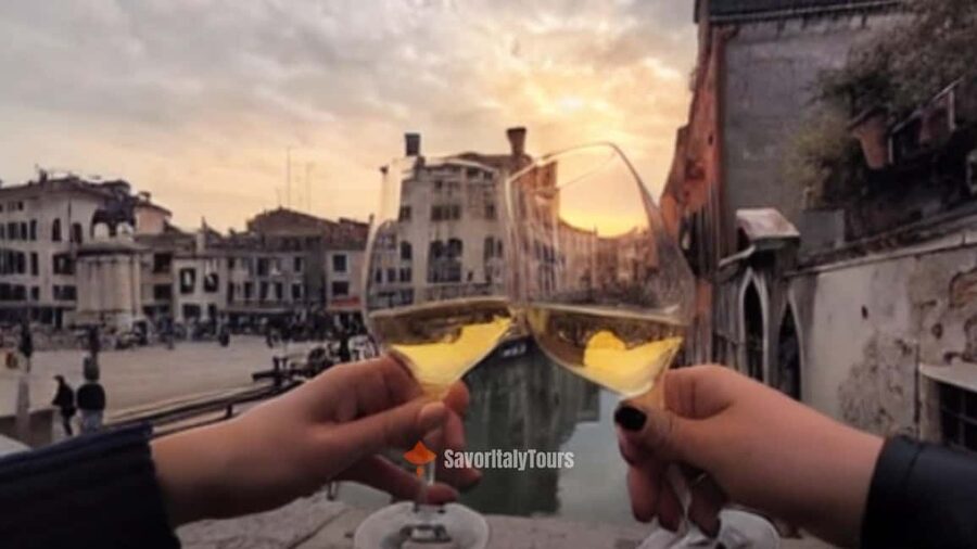 Venice: Sunset Walking Tour with Food and Wine Tastings - Key points to know before booking