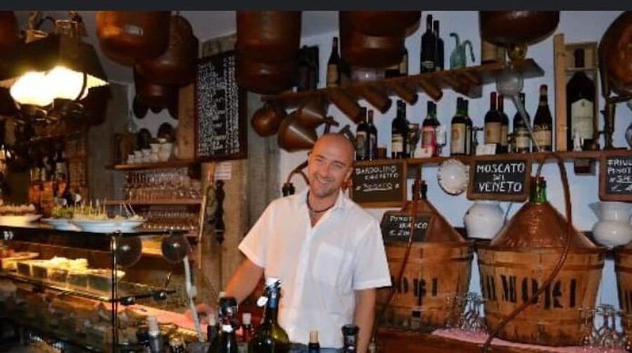 Venice: Sunset Walking Tour with Food and Wine Tastings - Cicchetti, cod, pasta, and seasonal fish