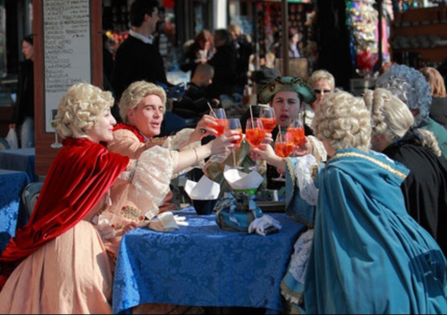 Venice: Venetian Style Carnival Pub Crawl - Who will enjoy this Venetian bar crawl