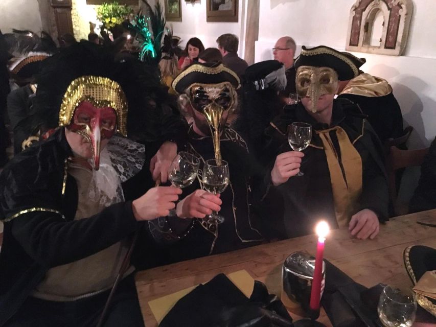 Venice: Venetian Style Carnival Pub Crawl - Starting beside Ca’ Rezzonico at 5 p.m.