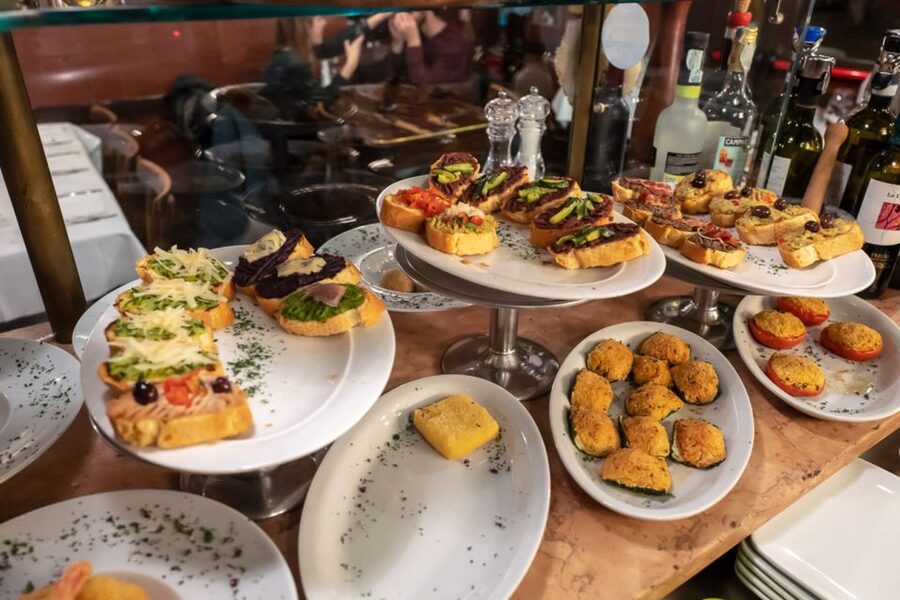 Venice: Venetian Style Carnival Pub Crawl - The first bar: the best chance to settle in