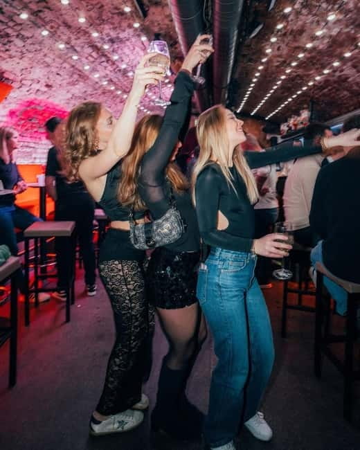 Vienna: Guided Pub Crawl with Club Entry - Kaktus Club and the louder middle of the night