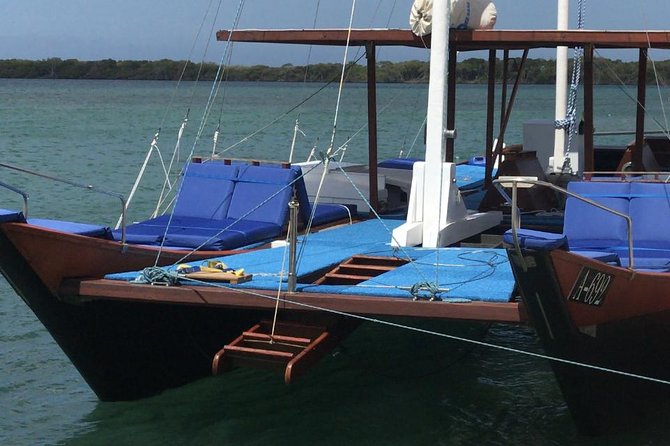 VIP Morning Delight Champagne Sailing and Snorkeling with Lunch - Second Stop: Catalina Bay and More Fish