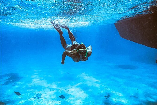 VIP Morning Delight Champagne Sailing and Snorkeling with Lunch - Sailing Along Aruba’s Coast